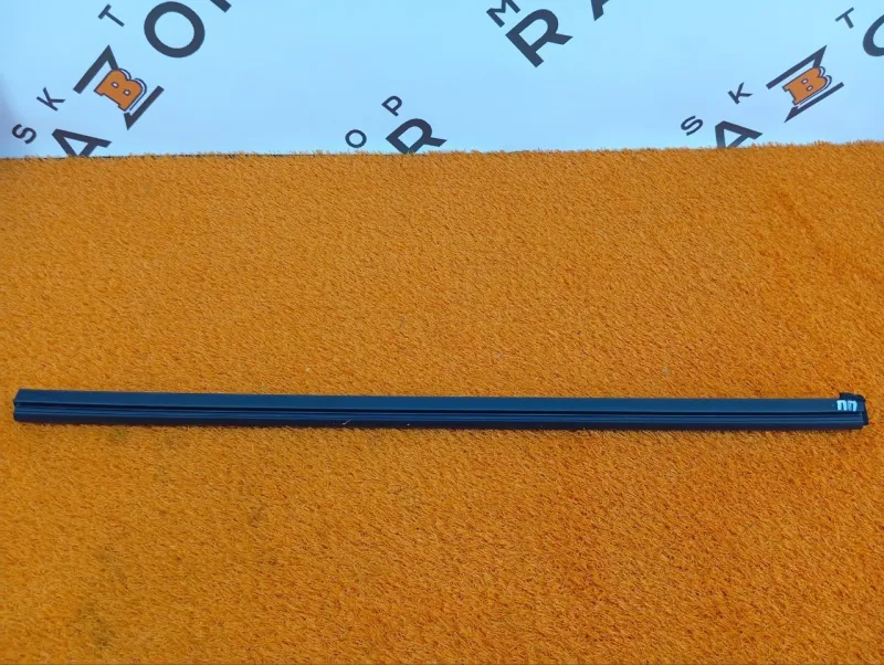 Уплотнитель стекла двери