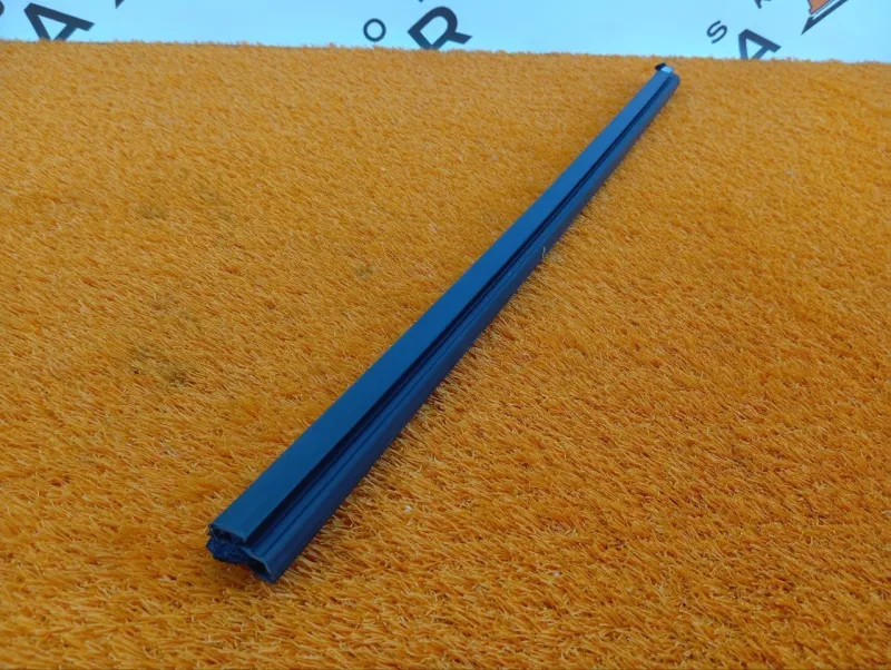 Уплотнитель стекла двери