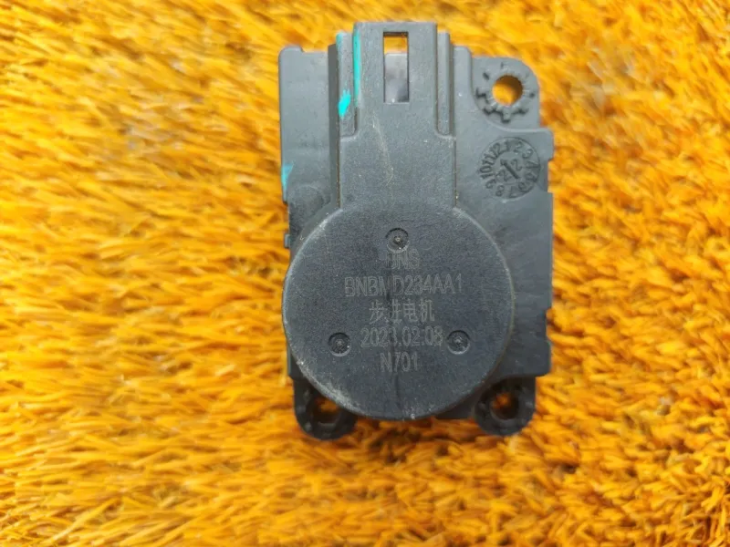 Сервопривод заслонок печки