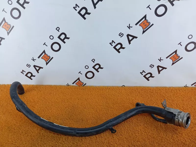 Горловина топливного бака