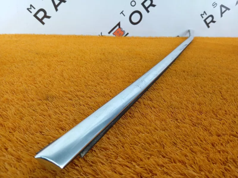 Уплотнитель стекла двери