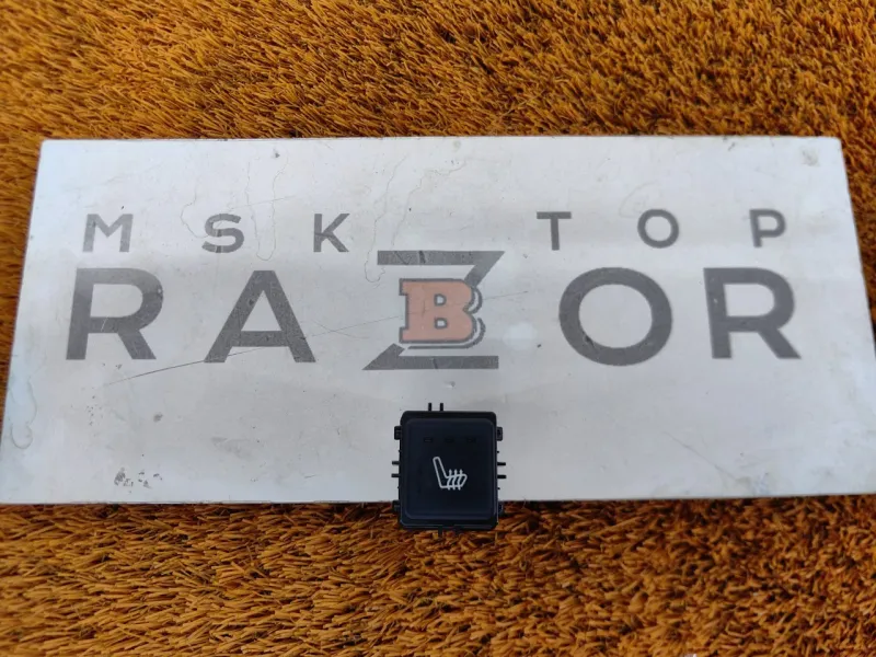 Кнопка обогрева сидений