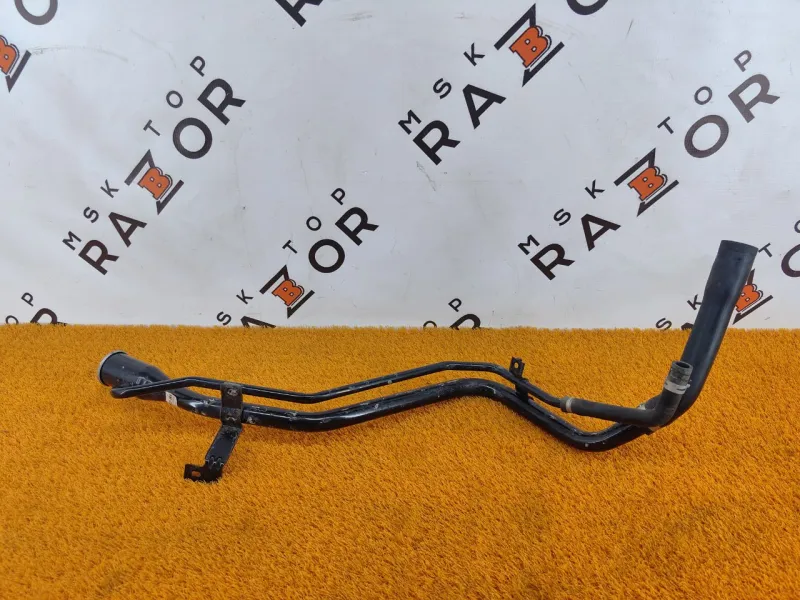 Горловина топливного бака