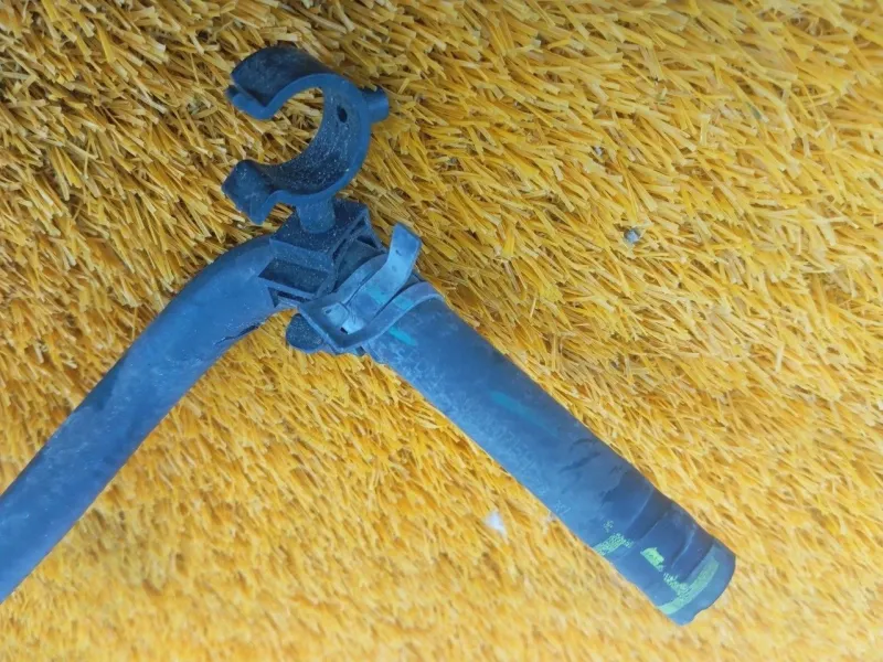 Патрубок радиатора