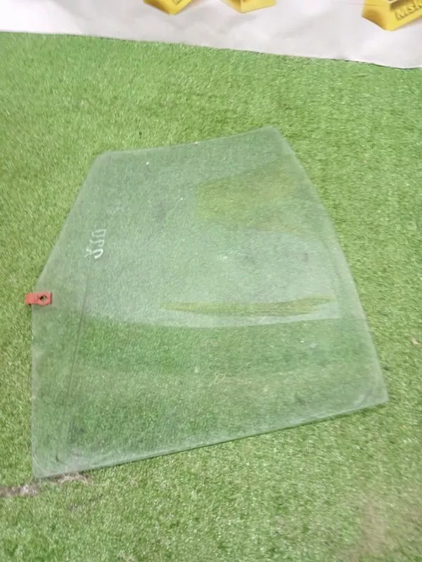 Стекло двери BMW 3-Series 1998 51348196027 E46, заднее левое