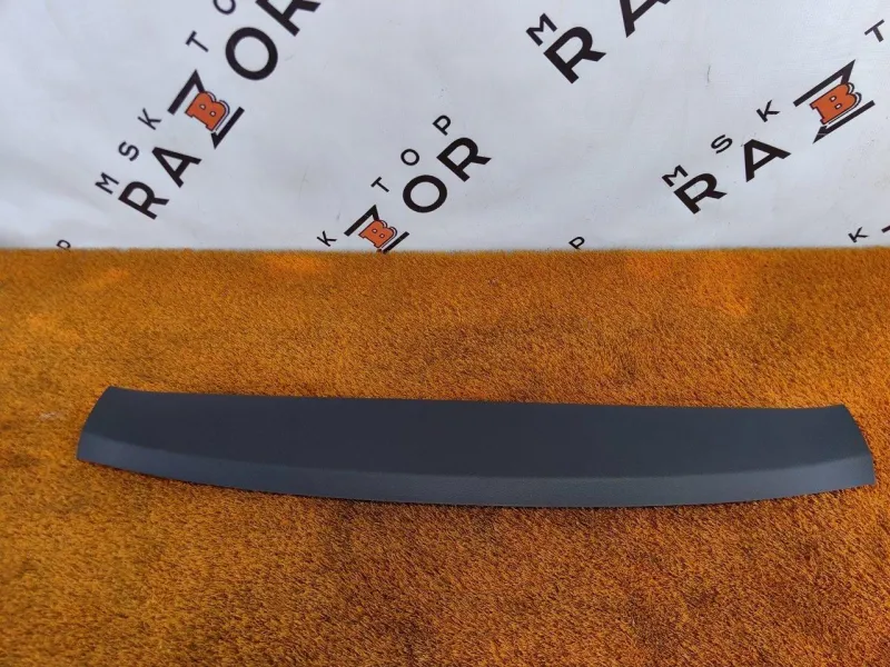 Обшивка крышки багажника