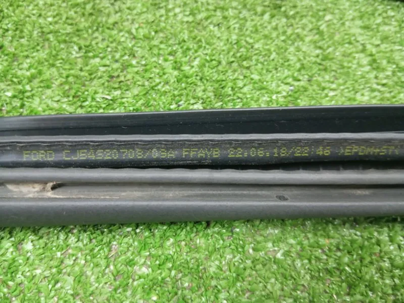 Уплотнитель проема двери