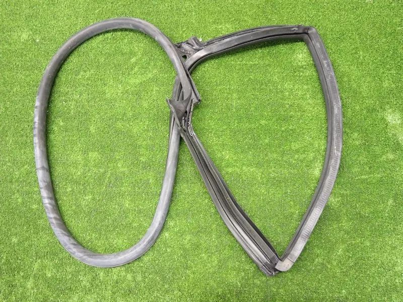 Уплотнитель двери