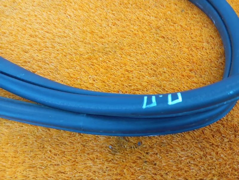 Уплотнитель проема двери