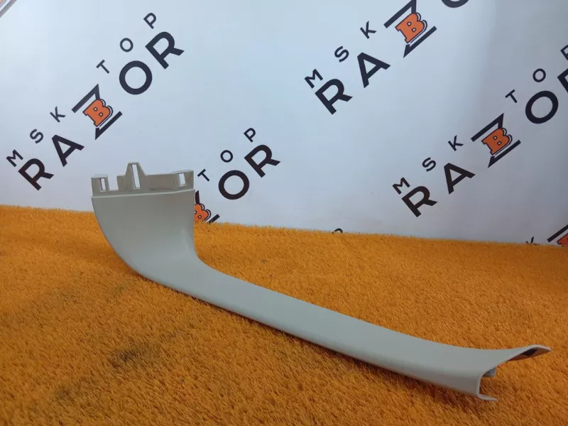 Обшивка двери багажника