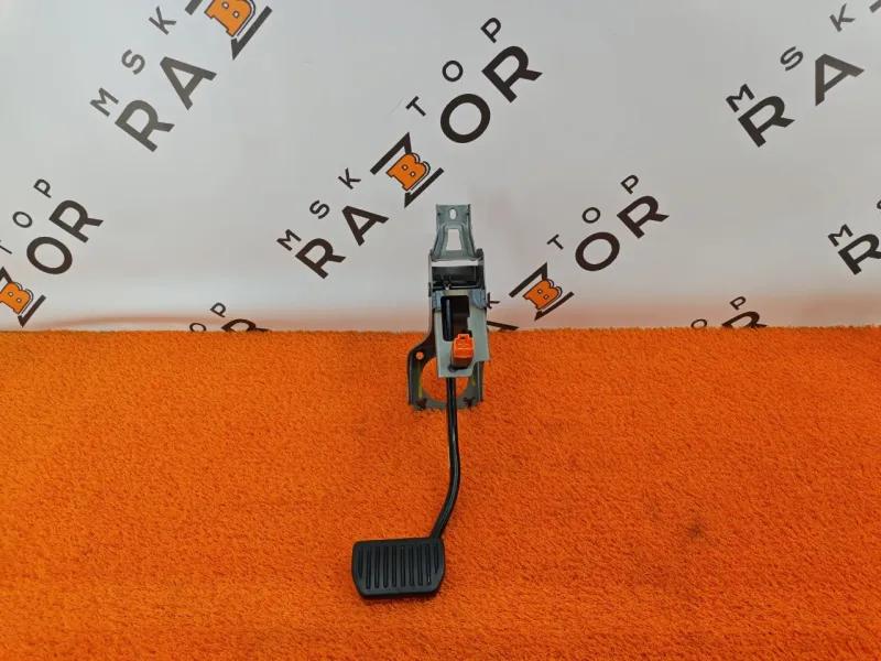 Педаль тормоза