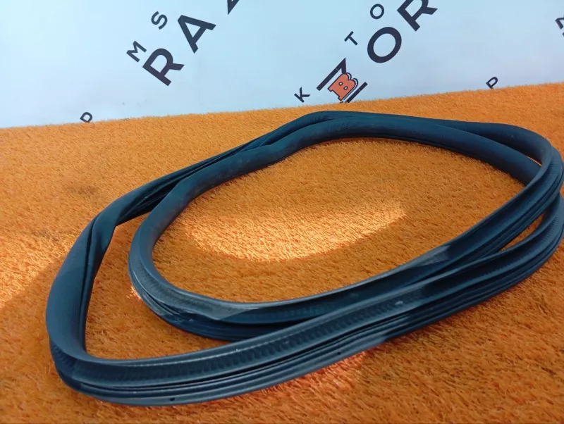 Уплотнитель проема двери