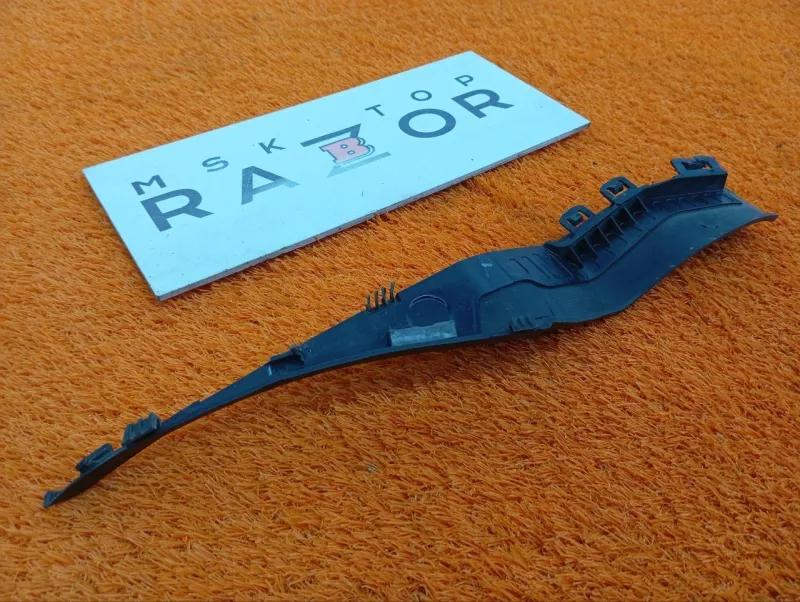 Накладка петли капота