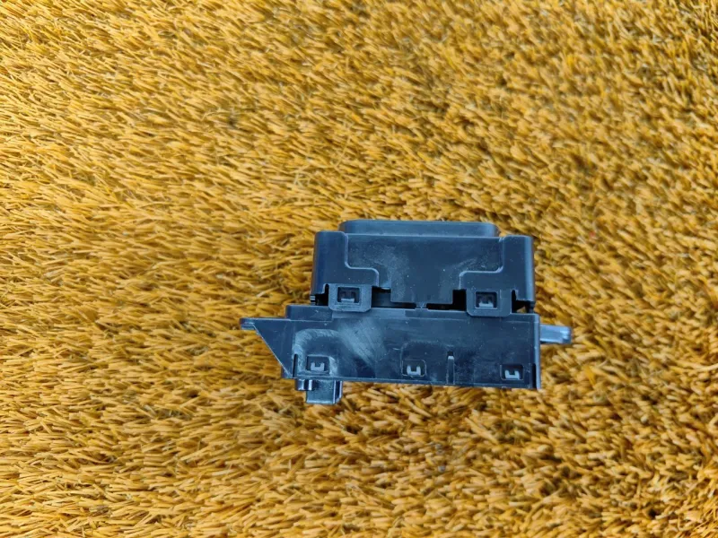 Кнопка стеклоподъемника