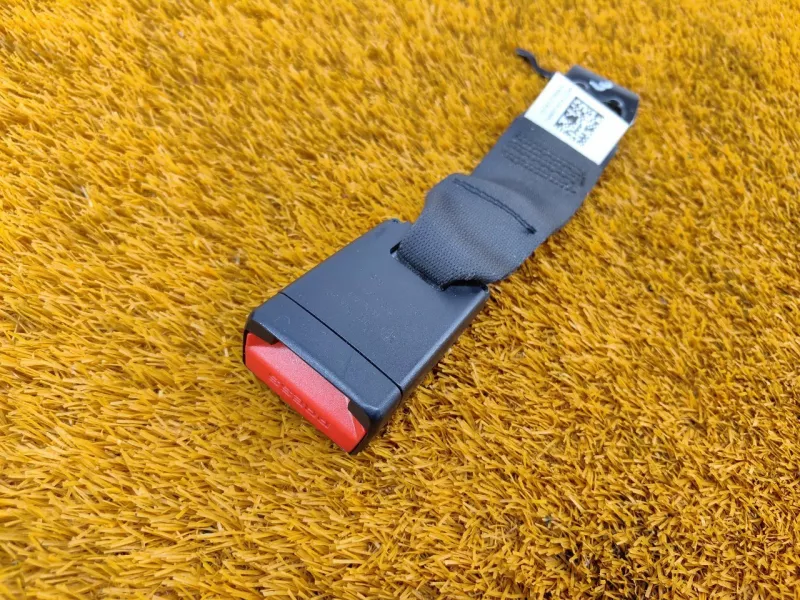 Ответная часть ремня безопасности