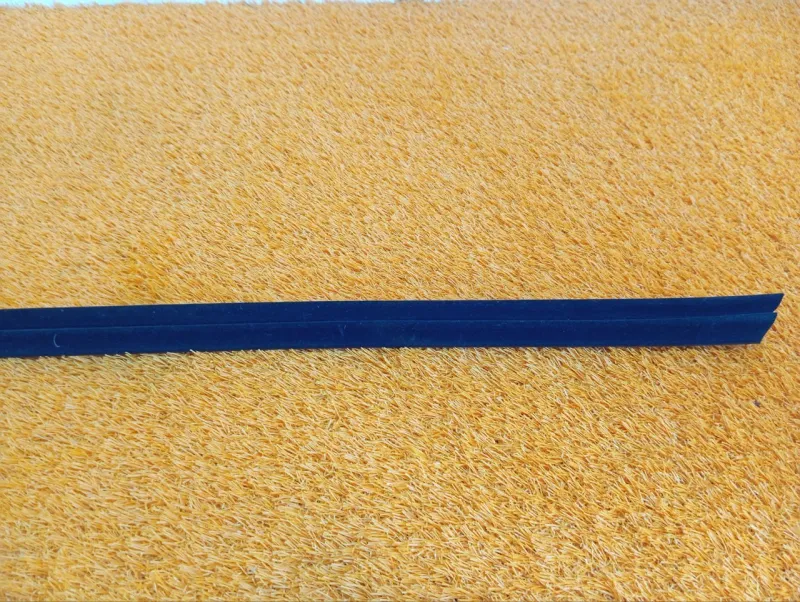 Уплотнитель стекла двери