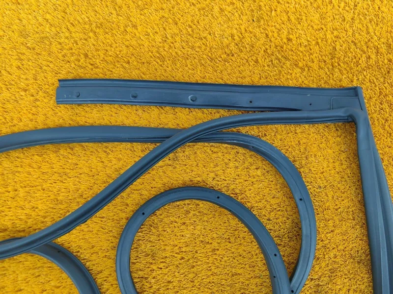 Уплотнитель двери