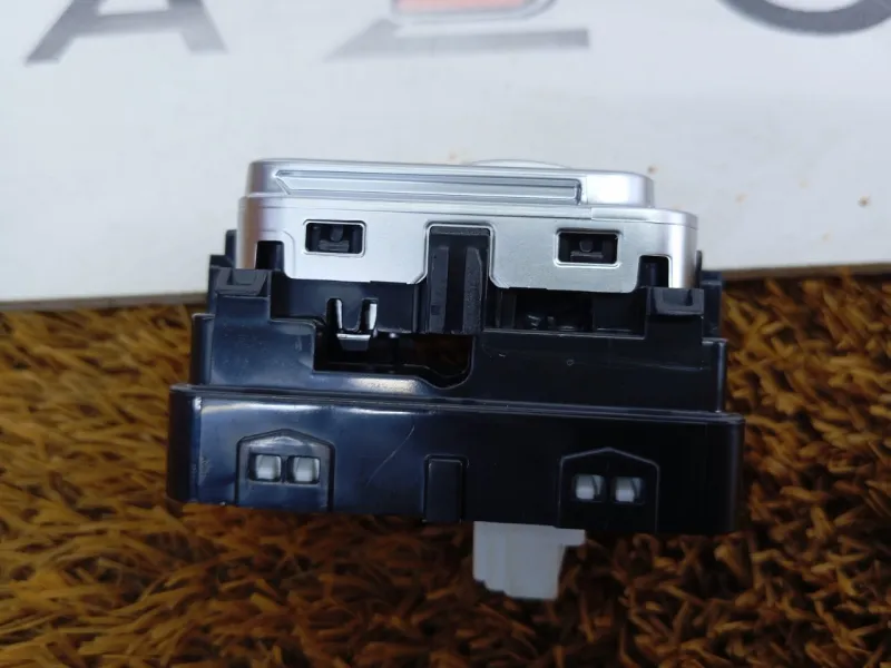 Кнопка стеклоподъемника