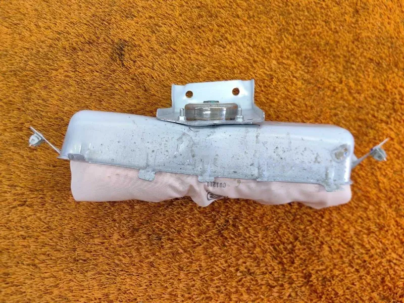 Подушка безопасности пассажира