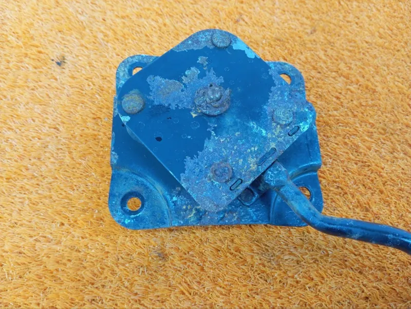 Крепление запасного колеса