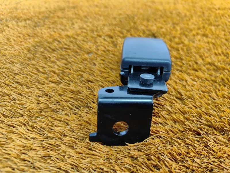 Ответная часть ремня безопасности