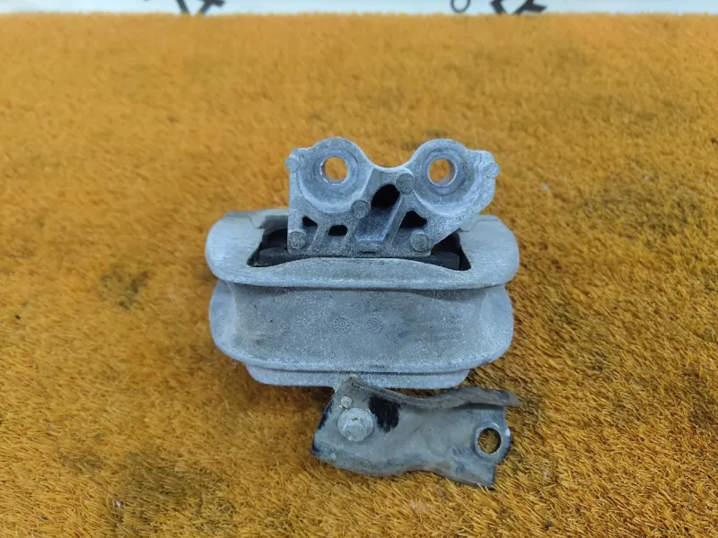 Подушка двигателя