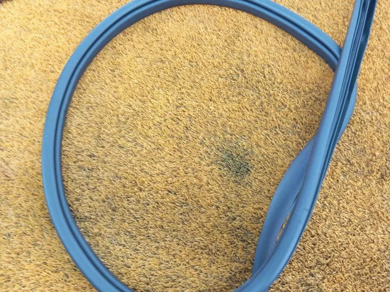 Уплотнитель проема двери