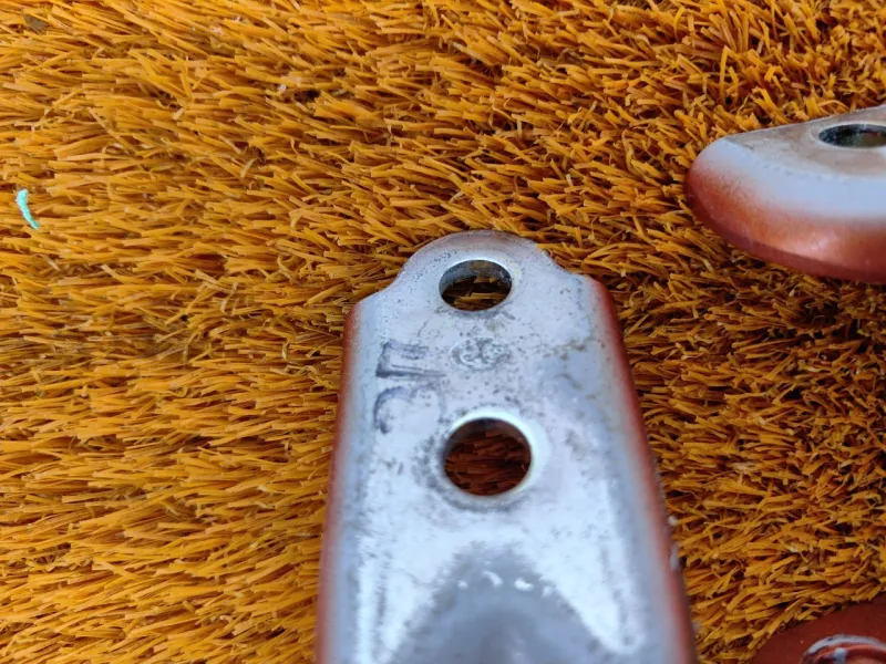 Петля двери