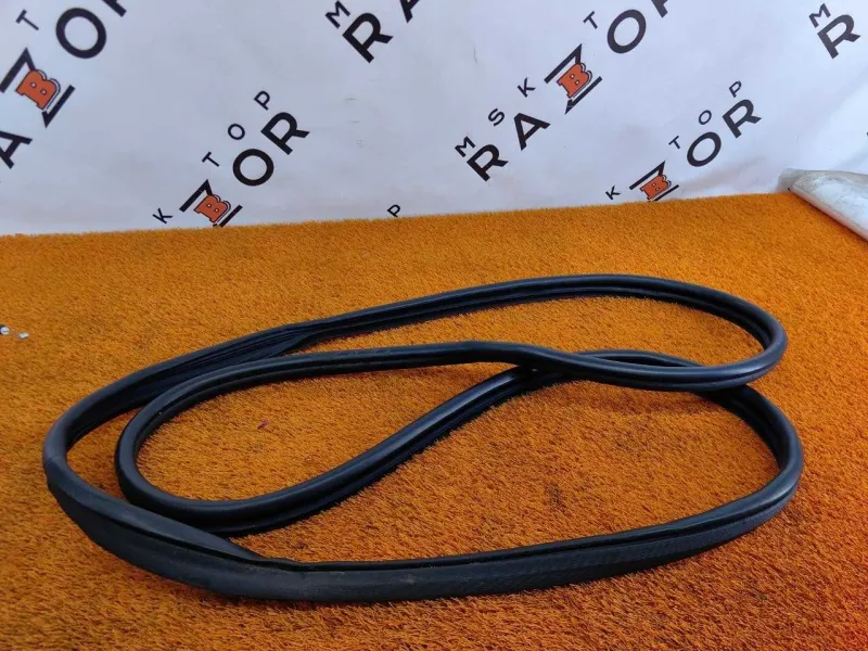 Уплотнитель проема двери