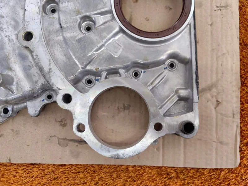 Крышка двигателя передняя