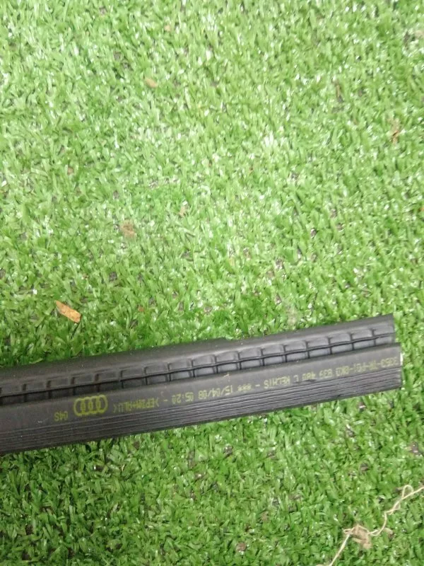 Уплотнитель стекла двери