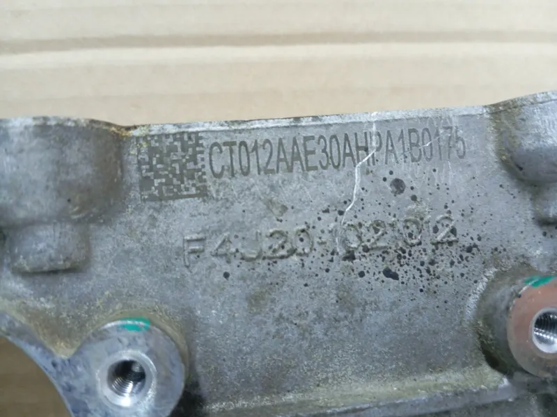 Крышка двигателя передняя