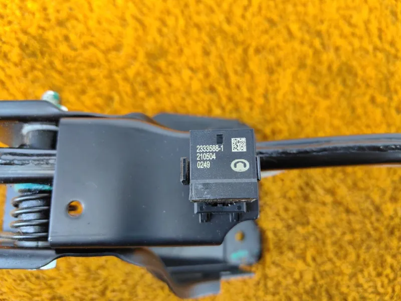 Педаль тормоза