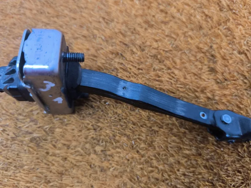 Ограничитель двери