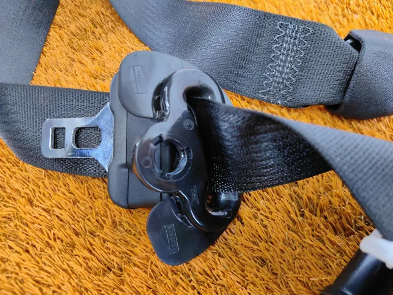 Ремень безопасности