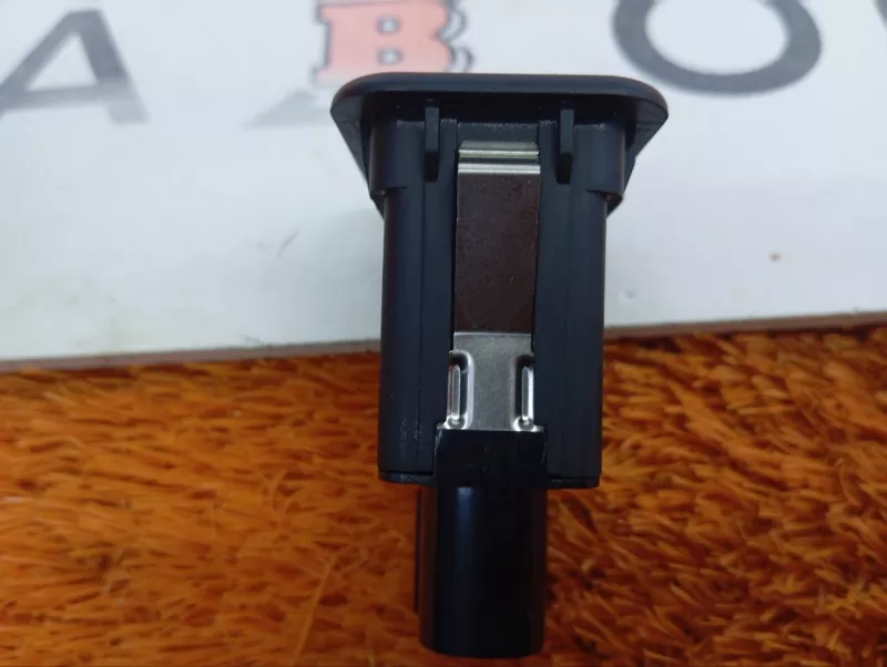 Кнопка багажника