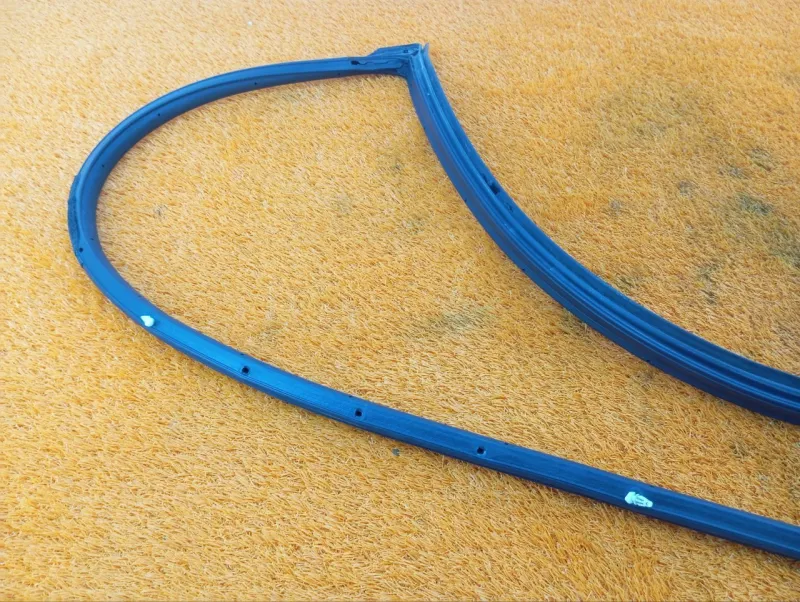 Уплотнитель двери