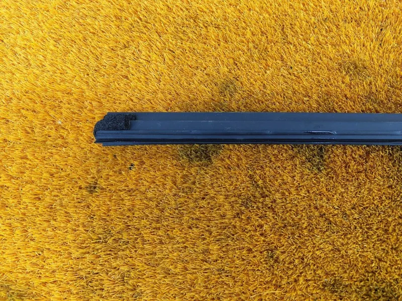 Уплотнитель стекла двери