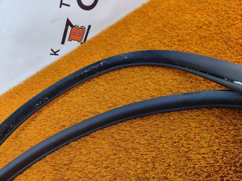 Уплотнитель проема двери