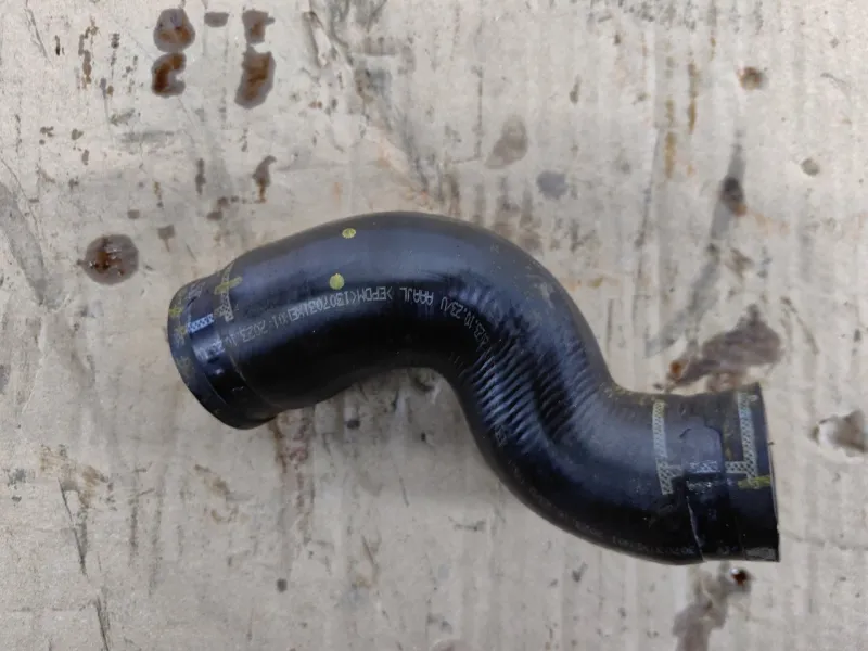 Патрубок системы охлаждения