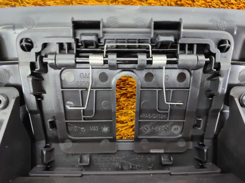 Накладка замка багажника