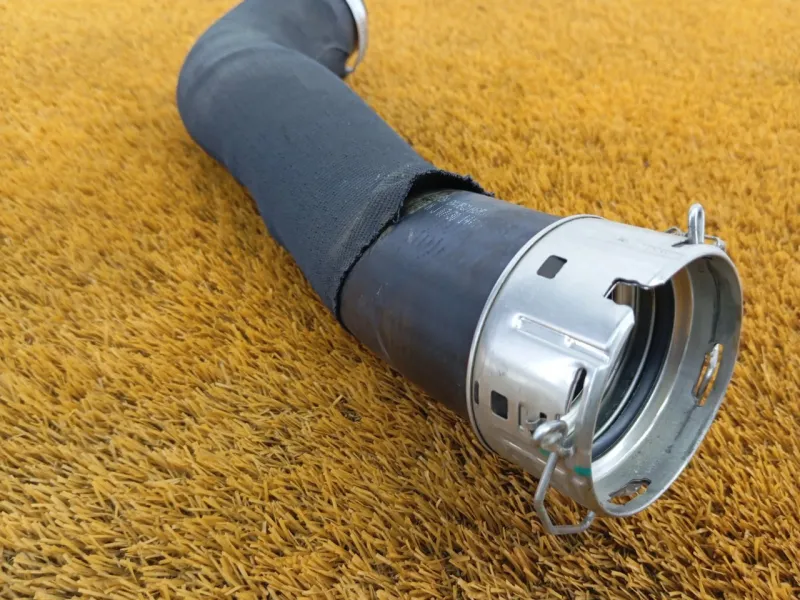 Патрубок интеркулера