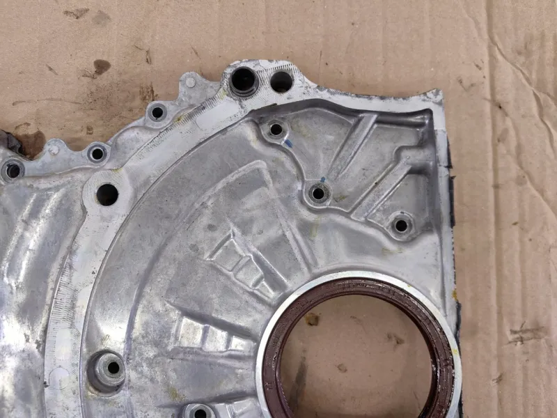 Крышка двигателя передняя