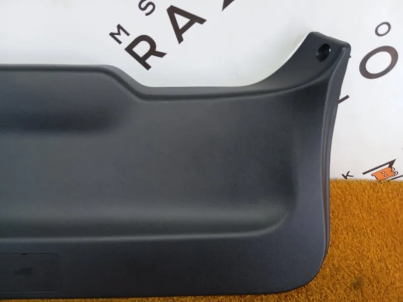 Обшивка двери багажника