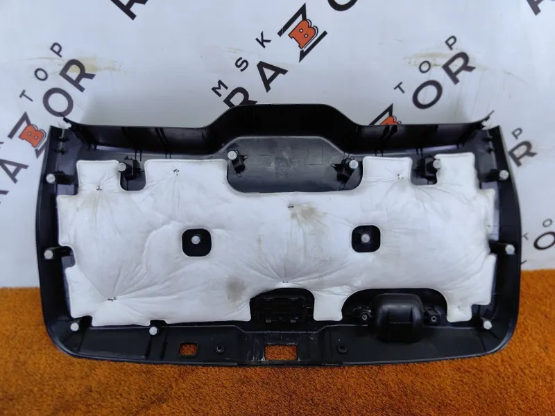 Обшивка крышки багажника