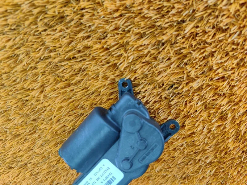 Сервопривод заслонок печки