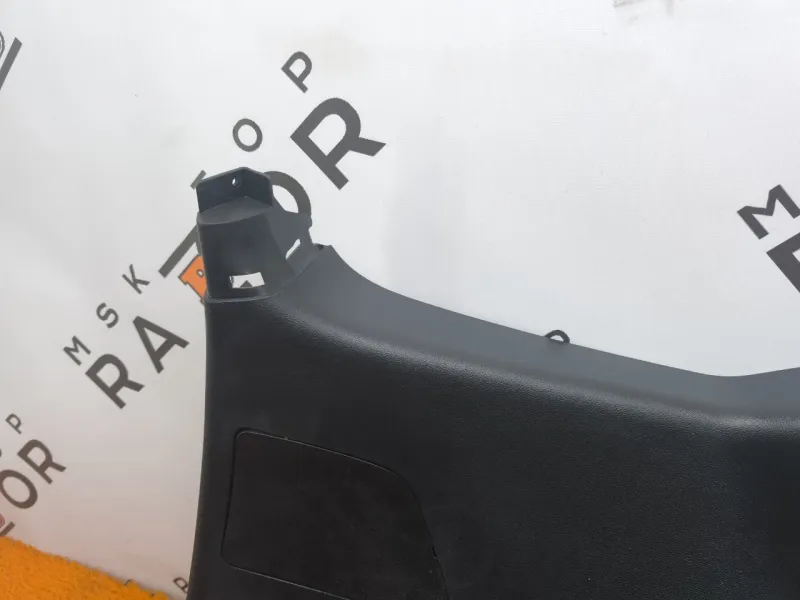 Обшивка двери багажника