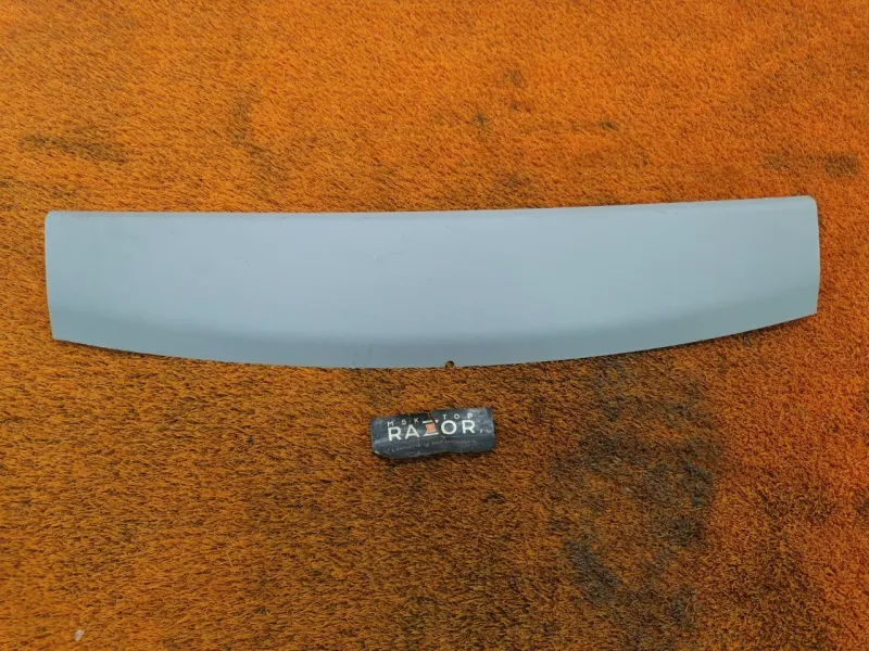 Обшивка двери багажника