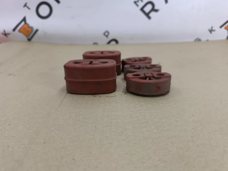 Крепление глушителя