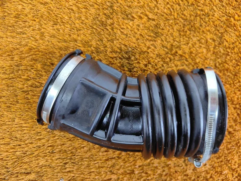 Патрубок воздушного фильтра